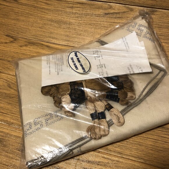 Progress Stamped Tablecloth with the look of linen, vintage - Picture 4 of 7